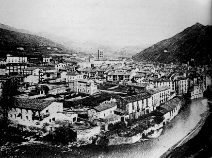 Ripoll (Ripollés, Cataluña). En el ángulo inferior izquierdo fábrica textil “Antoni Fons” predecesora de las fábricas de Felio Palmarola Grau